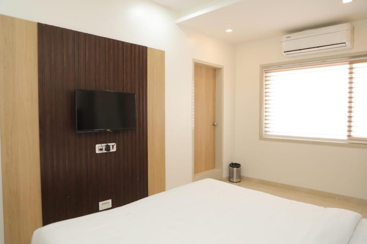 Hotel Dwarka Palace Ahmednagar Εξωτερικό φωτογραφία