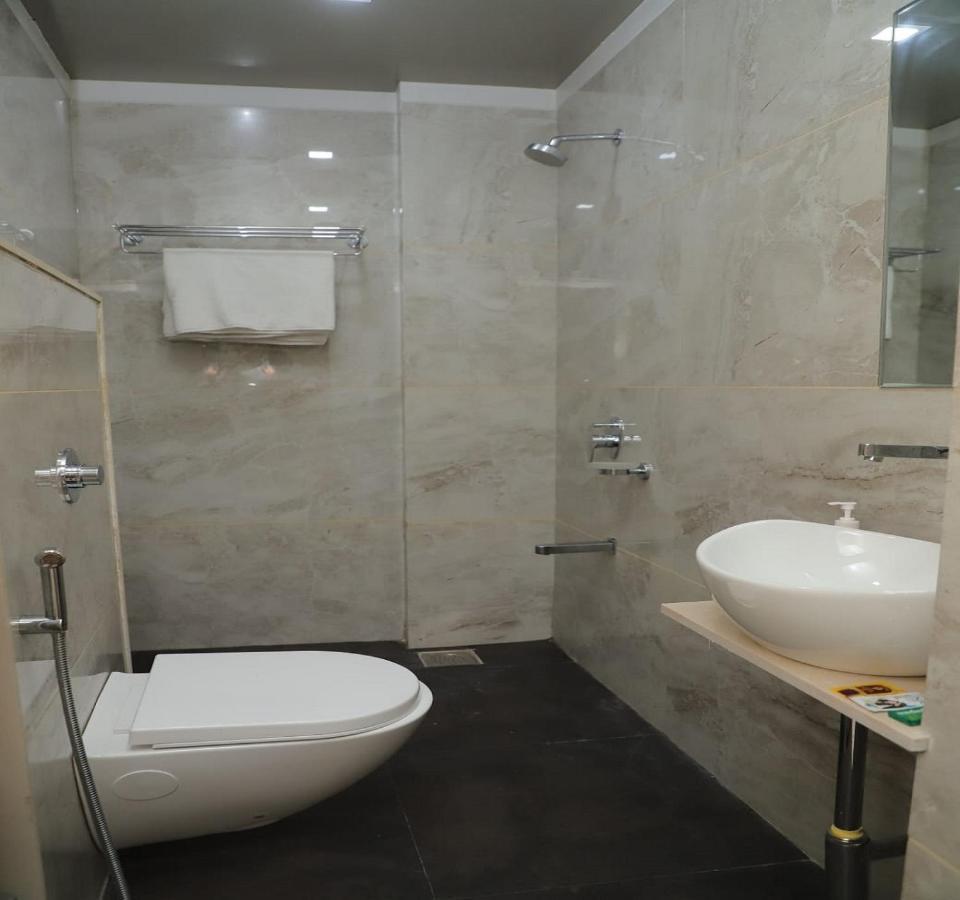 Hotel Dwarka Palace Ahmednagar Εξωτερικό φωτογραφία