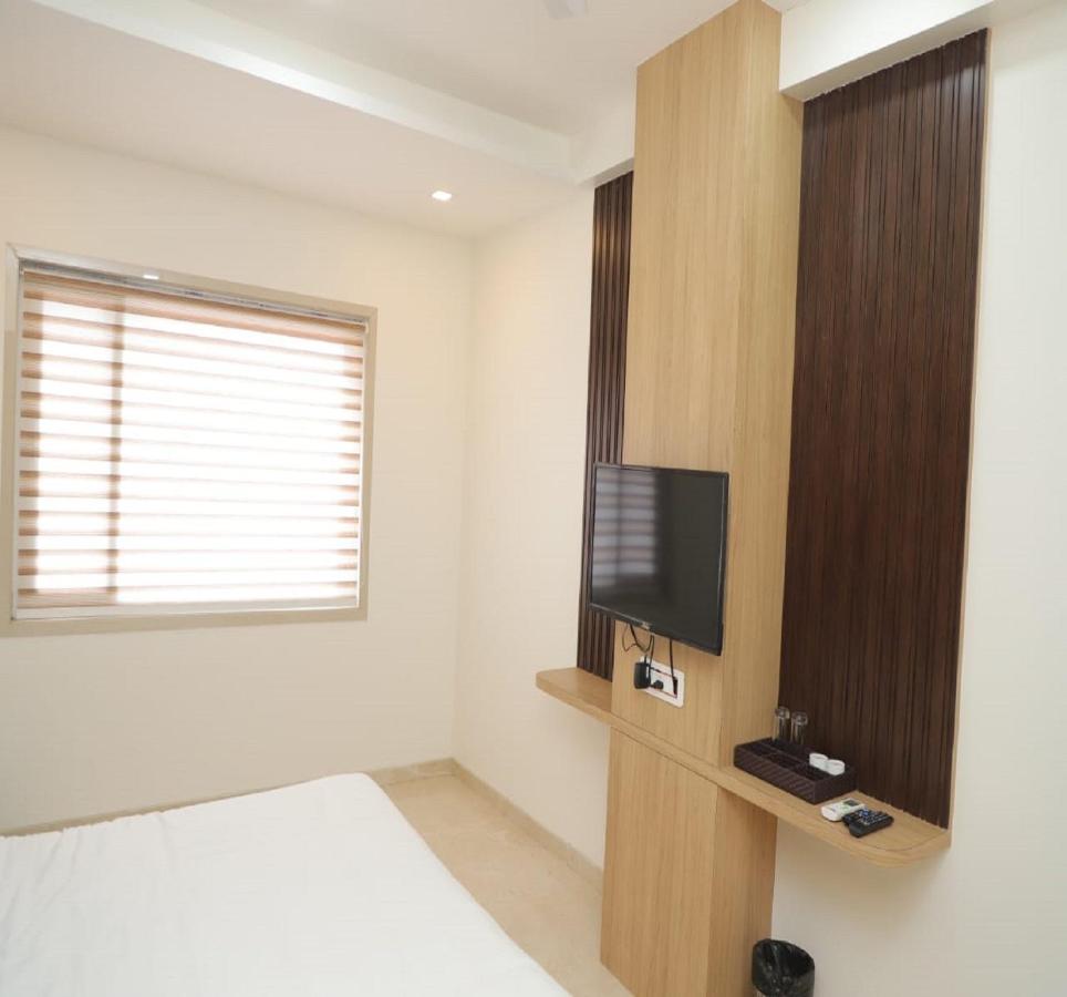 Hotel Dwarka Palace Ahmednagar Εξωτερικό φωτογραφία