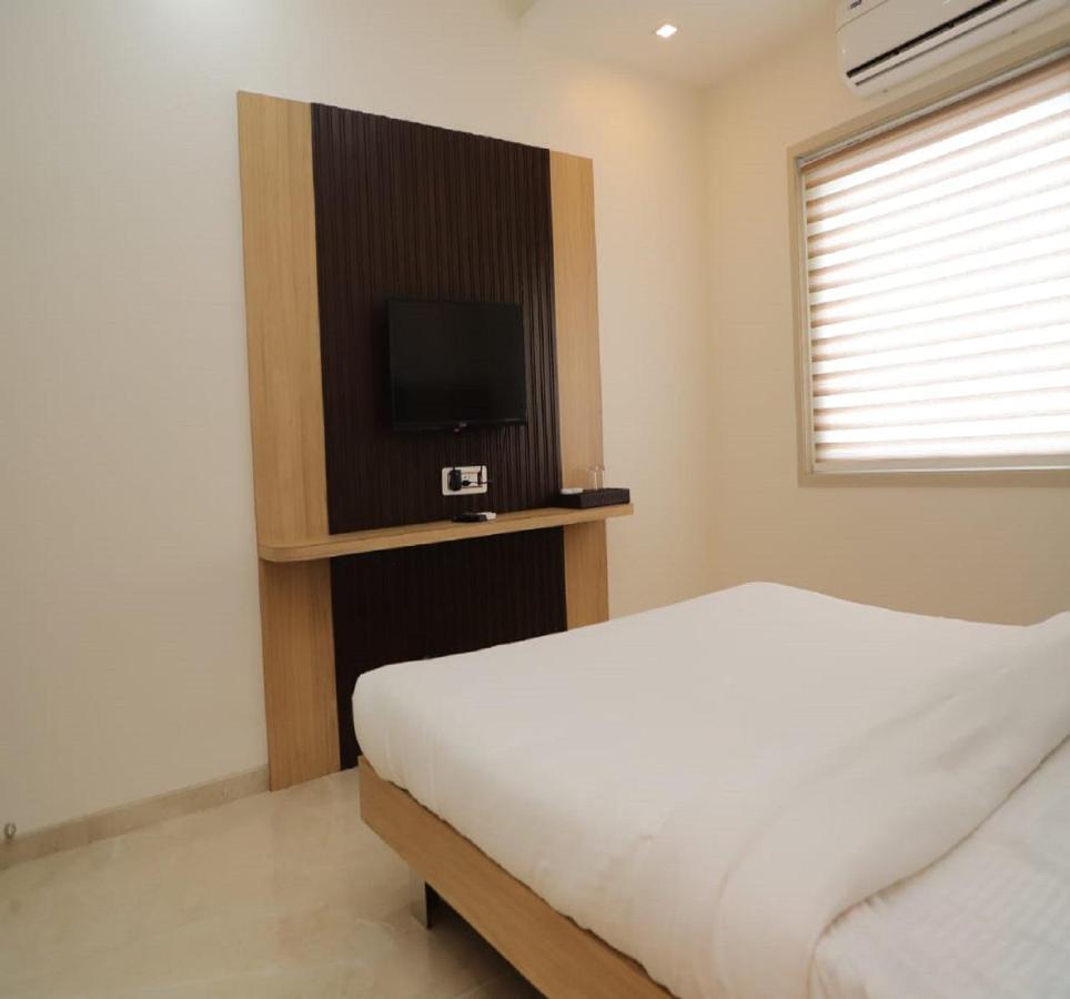 Hotel Dwarka Palace Ahmednagar Εξωτερικό φωτογραφία
